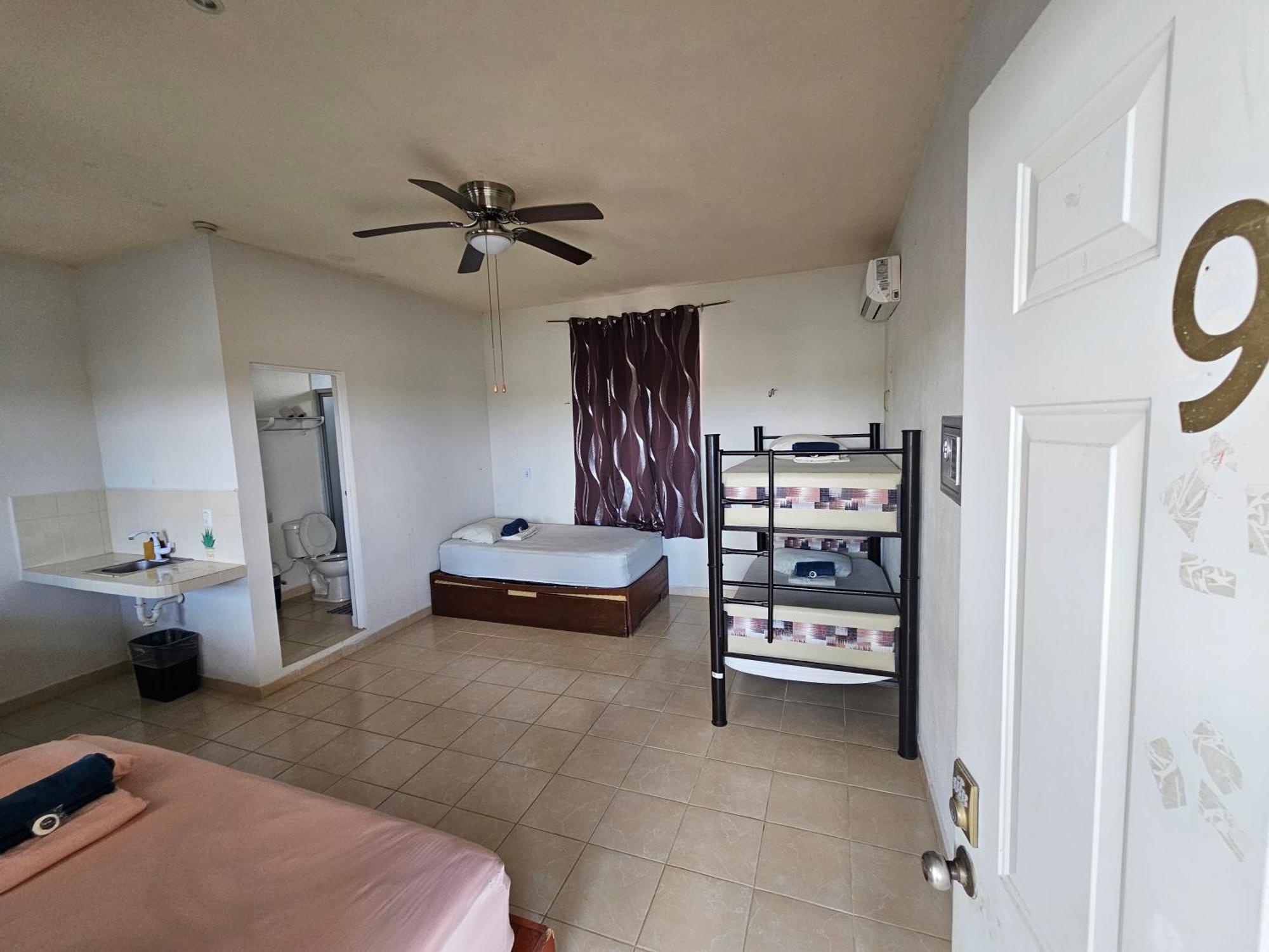 El Padrino Hostel Акумал Екстериор снимка